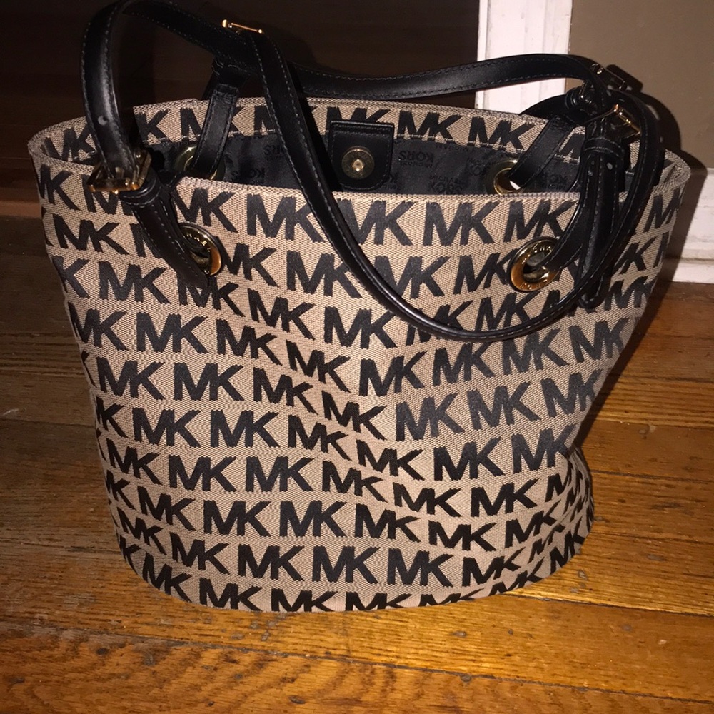 Michael kors purse